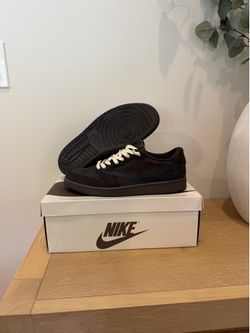 Travis Scott Jordan 1 low velvet brown