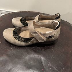 Women’s DREW Black and Beige Footwear Soles size 8w