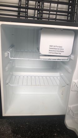 Mini refrigerator , refrigerador pequeño