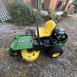 John Deere Zero Turn Lawn Mower 