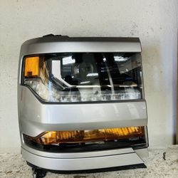 2016,2017,2018 Chevy Silverado 1500 Headlight Passenger Rh Oem