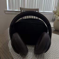 Beats Studio Pro - Wireless Bluetooth Noise Cancelling Headphones