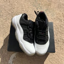 Tuxedo Jordan 11s Size 6.5y 🔥