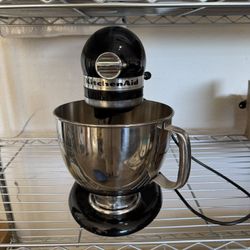 Fully working KitchenAid Stand Mixer With Attachments
