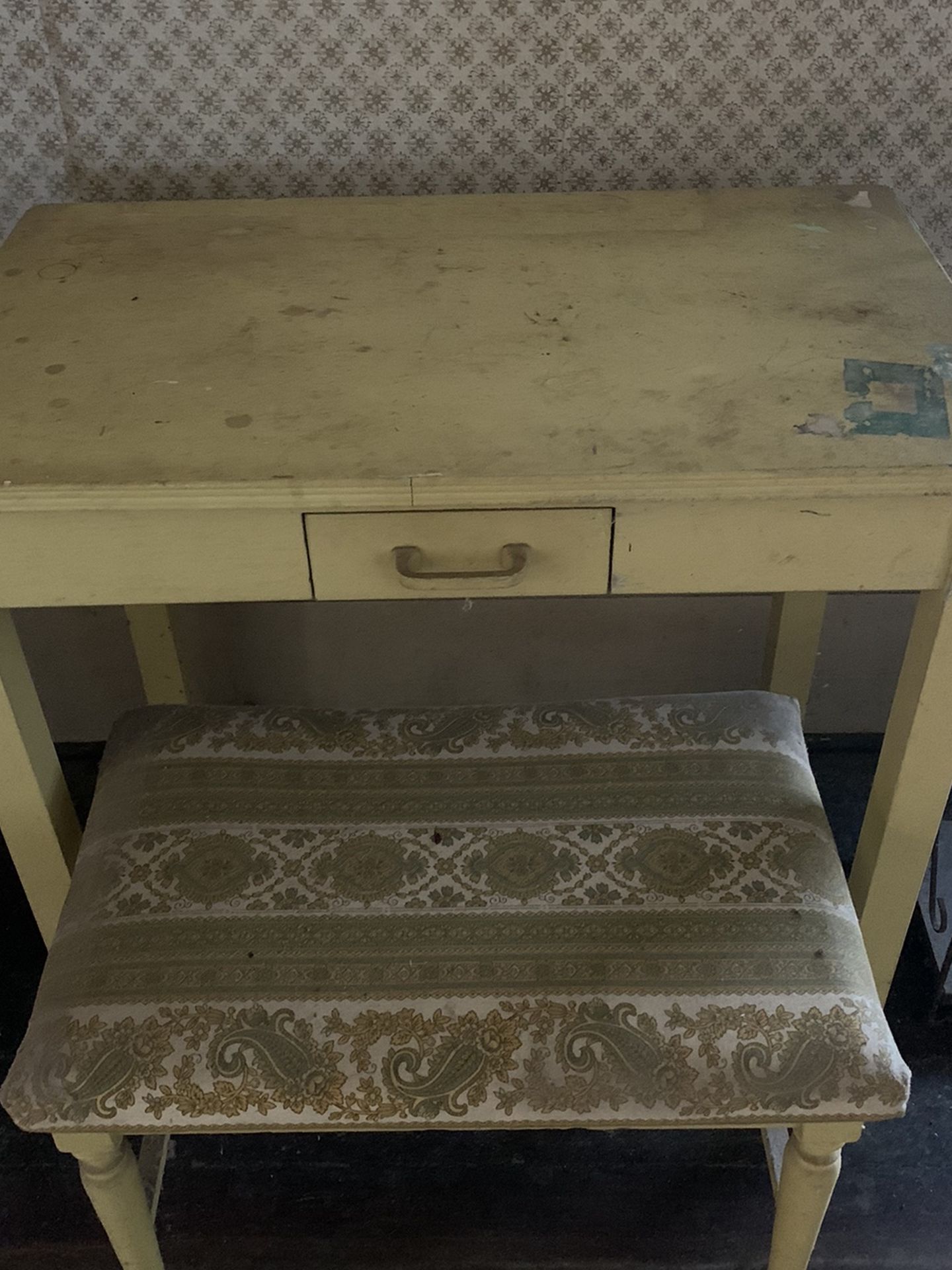 Small Wood Desk With Bench