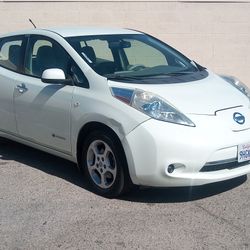 2014 Nissan Leaf (Platinum Edition)