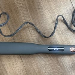 Hairitage Straight To It 1-inch flat iron with ceramic tourmaline plates. 