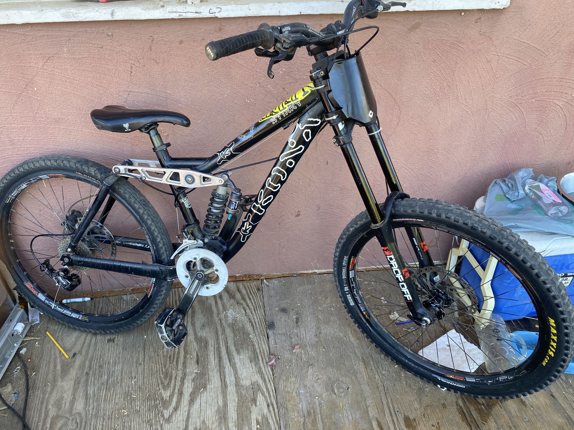 Downhill Kona Stinky Full Suspension 