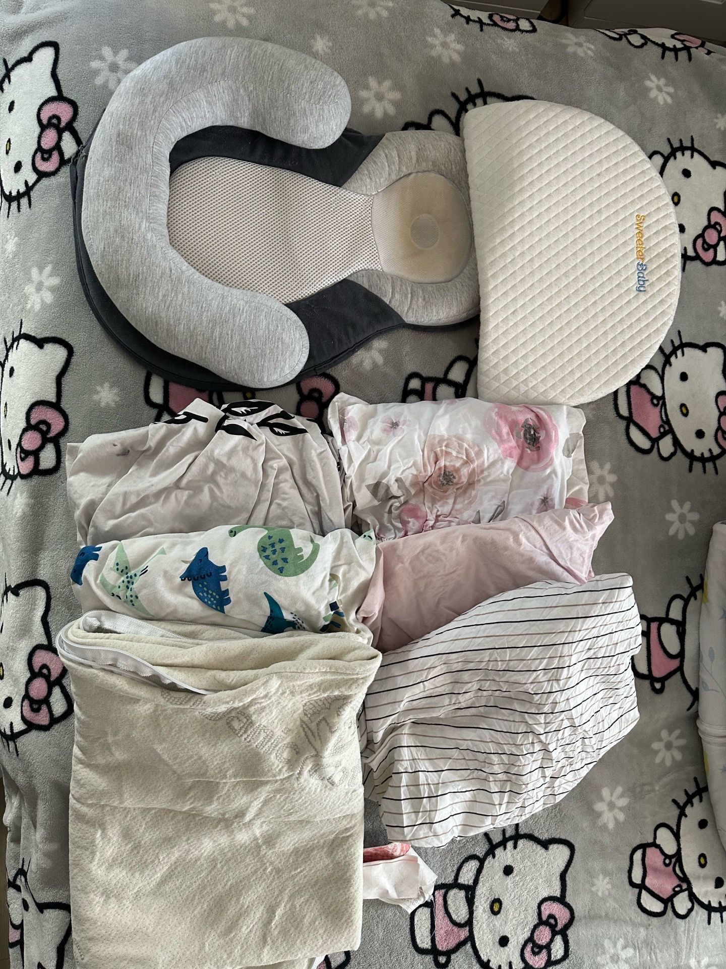 Baby bed sheets/pillows