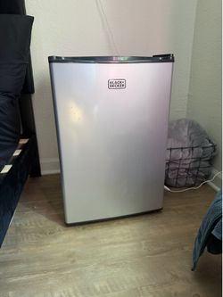 Black + Decker mini fridge