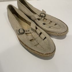 Grasshoppers Women’s Ran Buckle Flat Shoe, Size 10