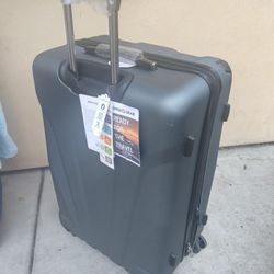 28in Swiss Hard Side Suitcase