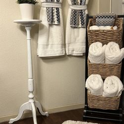 3 Tries Basket With Black Stand 