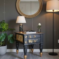 Accent table renovated,  solid wood,  mesa auxiliar