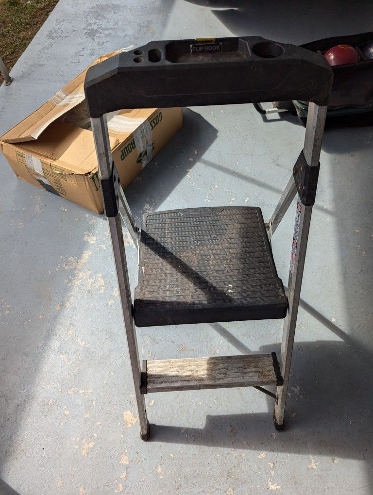 Metal 2-Step Ladder