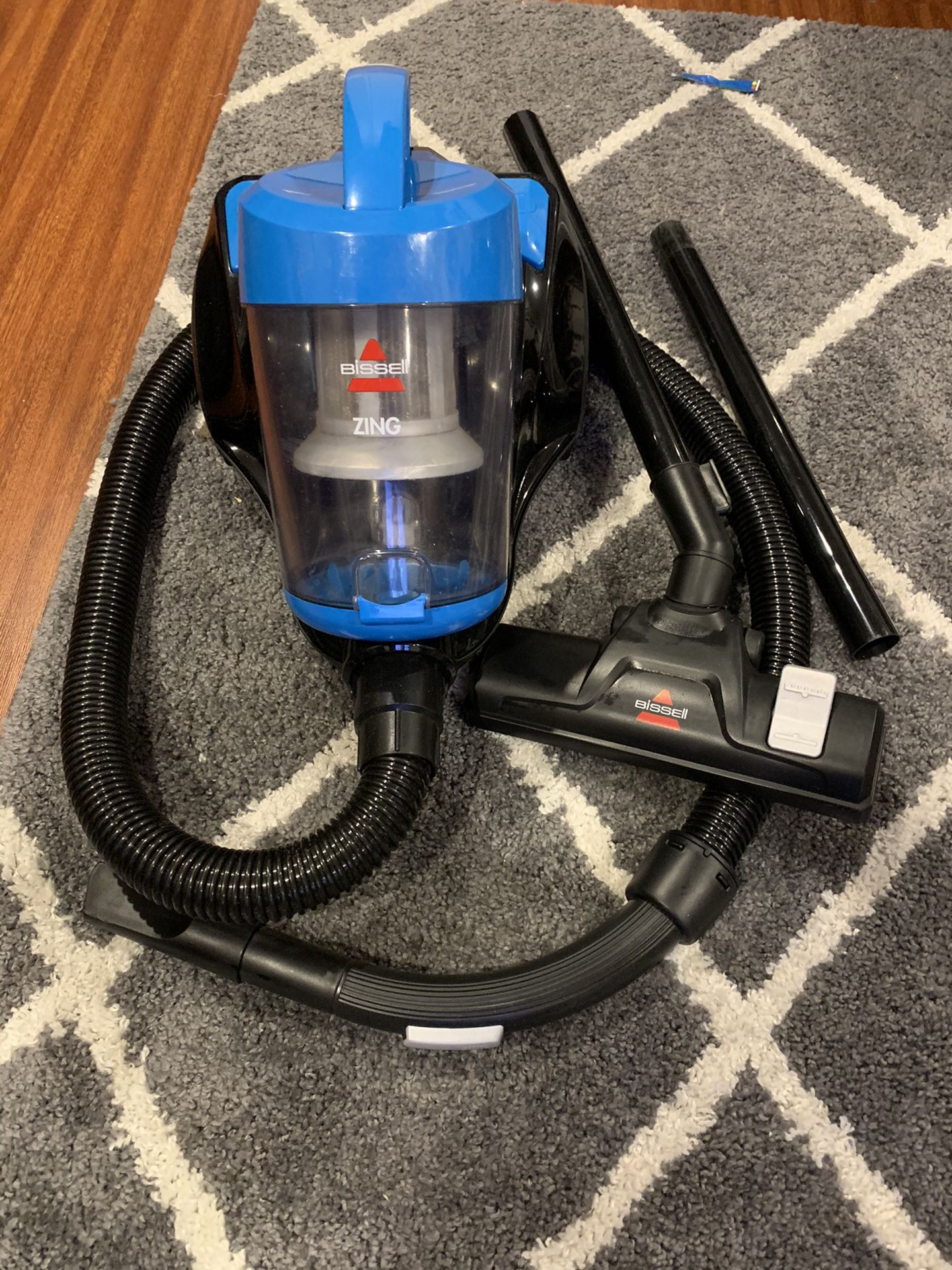 BISSELL ZING BAGLESS CANISTER VACUUM
