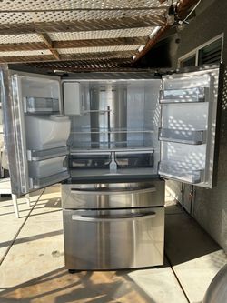 Samsung family hub refrigerator