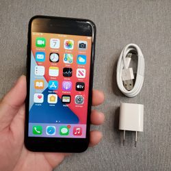 iPhone 7 - UNLOCKED - Like New  