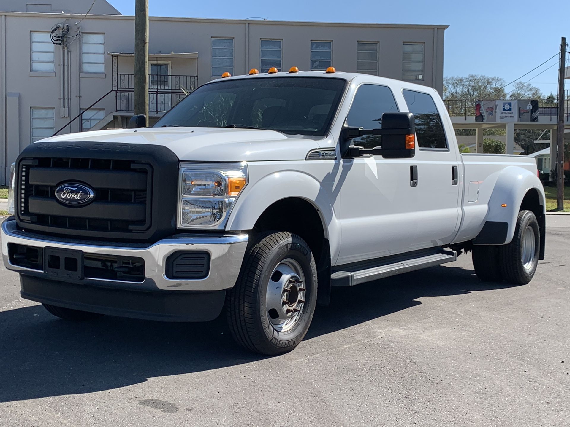 2015 Ford F-350 Super Duty XLT **MINT CONDITION** $5,998 down, 502/month