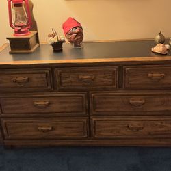 Bedroom set (Beds, Bureau, Desk & Hutch End Table) 