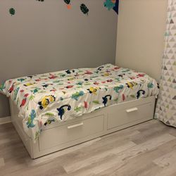 Day Bed With 2 Twin Mattress 