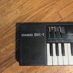 Casio SK-1 Portable 32 Key Sampling Keyboard - Works, With Ac Cable