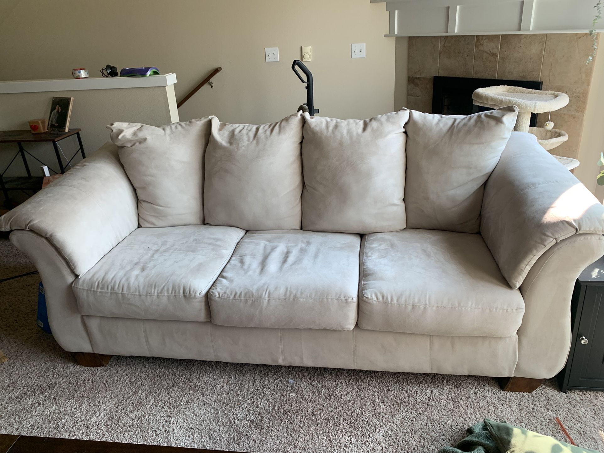 Couch Ashley Furniture, Darcy Couch for Sale in Puyallup, WA OfferUp