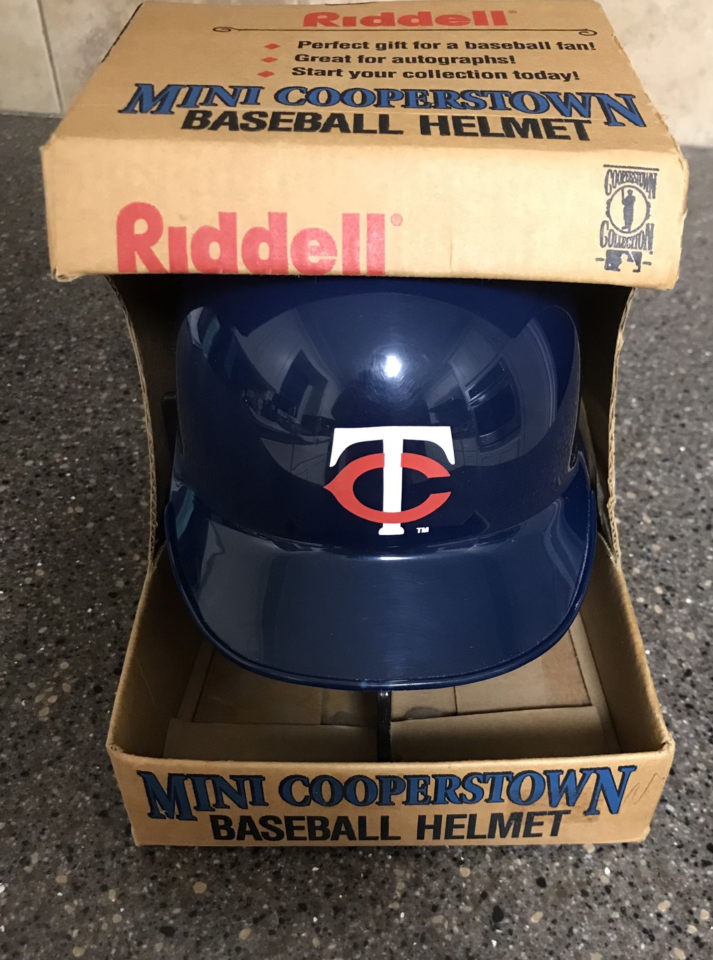 Minnesota Twins Riddel Batting Helmet