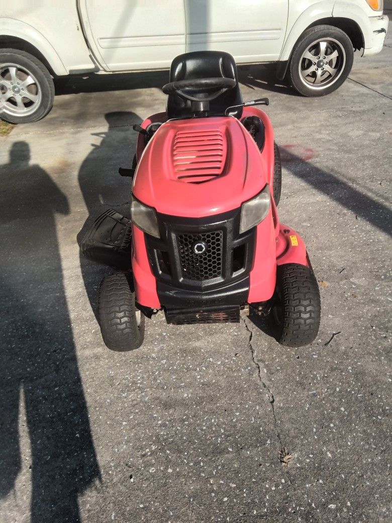 Troy Bilt Bronco 42" 20 Horsepower Riding Mower for Sale in Lutz, FL