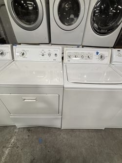 White Kenmore Top load Washer And Dryer Set In Excellent Condition!