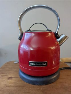 KitchenAid 1.25L Electric Kettle in Empire Red for Sale in Memphis, TN -  OfferUp