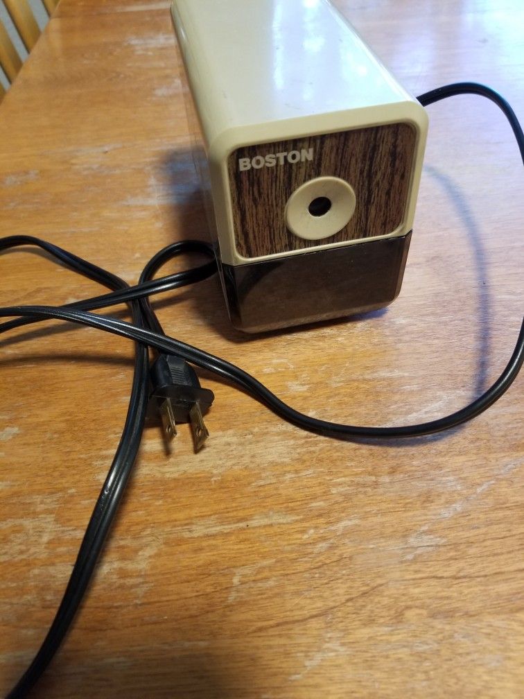 ELECTRIC PENCIL SHARPENER