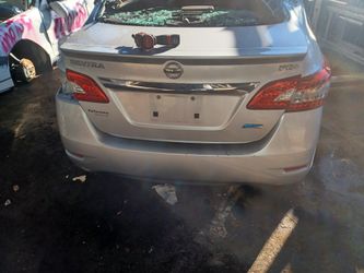 2015 Nissan Sentra Complet Trunk Lid, Rear Bumper Assembly and Tail Lights