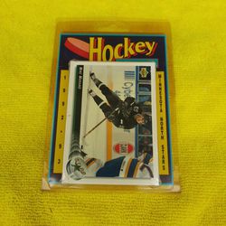 Brand New Vintage Unopened Team Pack Of Hockey Cards From The 1992-93 Season Of The Minnesota North Stars (The Last Year They Were In Minnesota)
