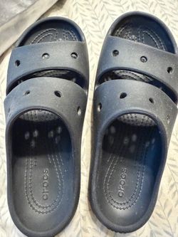 Teen / woman Crocs size 6