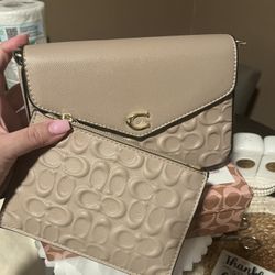 Pretty Small Crossbody 🌸