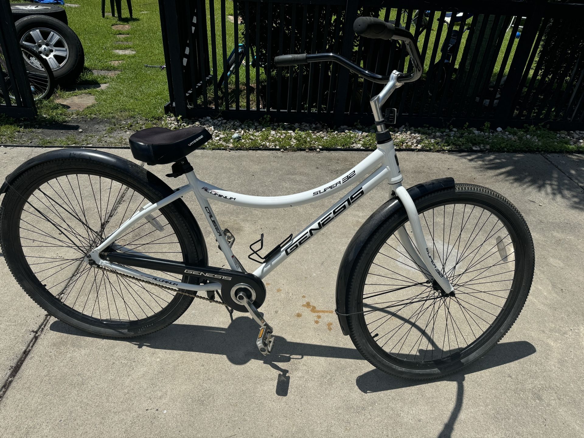 Genesis Super 32 aluminum cruiser bike for Sale in Charleston SC OfferUp