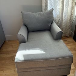 Dual Recliner chairs