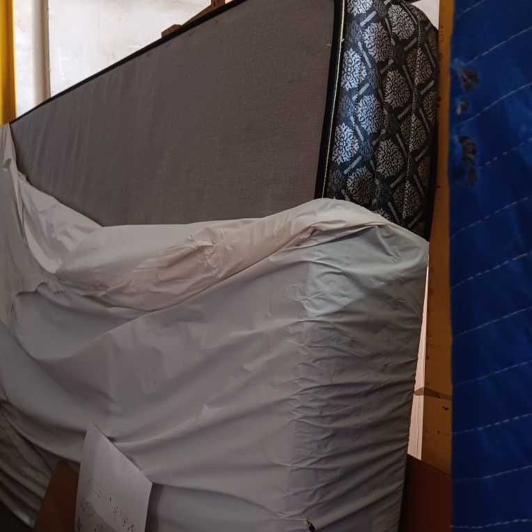 Twin Matresses And Box Spring Box ( 2)