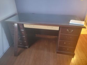 Desk W31X L66