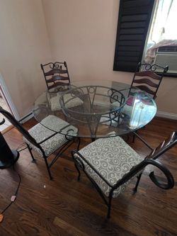 Dinning room set for 4