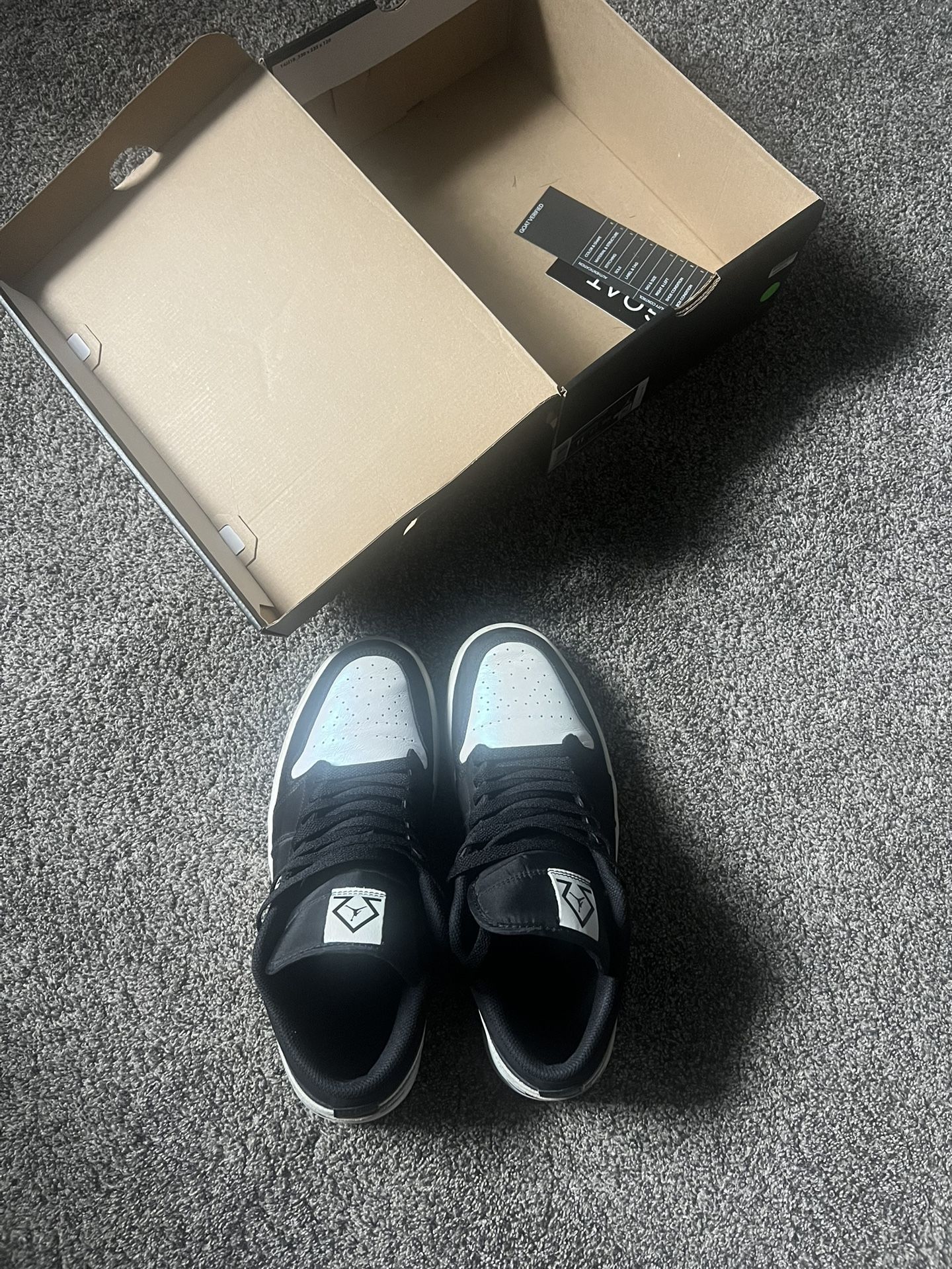 jordan 1 low diamond display picture 2
