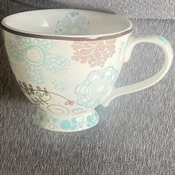 Beautiful Mary Kay 14 oz 2011 Coffee/Tea mug