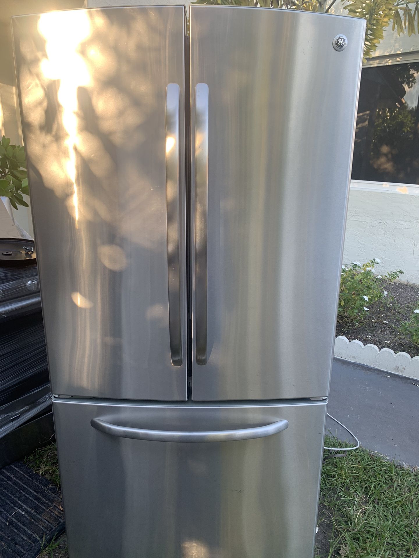 GE Refrigerator French Door……..Refrigerador Stainless Steel for Sale in