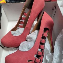 5 pairs of women's shoes.