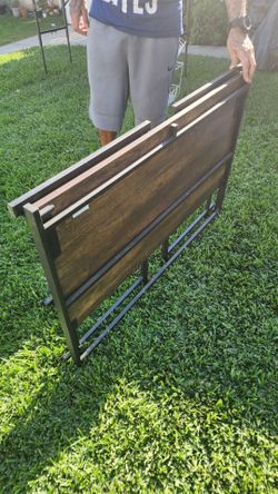 Foldable desk