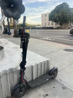 NAVEE V25/V25 Pro/V40 Electric Scooter for Adults, 19 MPH & 25/15.5 Miles, 700W/600W Motor, 10" Tires, Foldable Commuting E-Scooter with Dual Brake Su