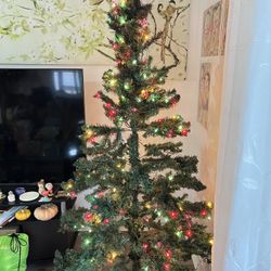 Free Christmas Tree With Beautiful Coloring Lights 