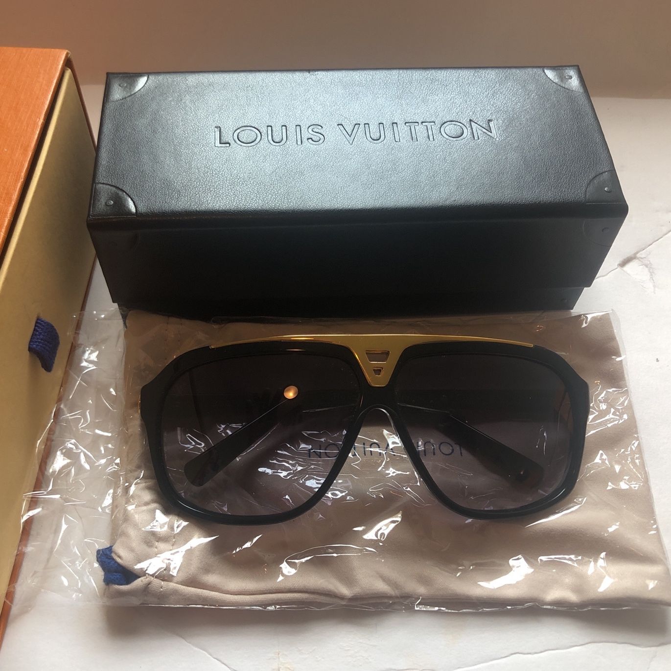 Authentic Louis Vuitton WILD AT HEART GLASSES CASE for Sale in Katy, TX -  OfferUp