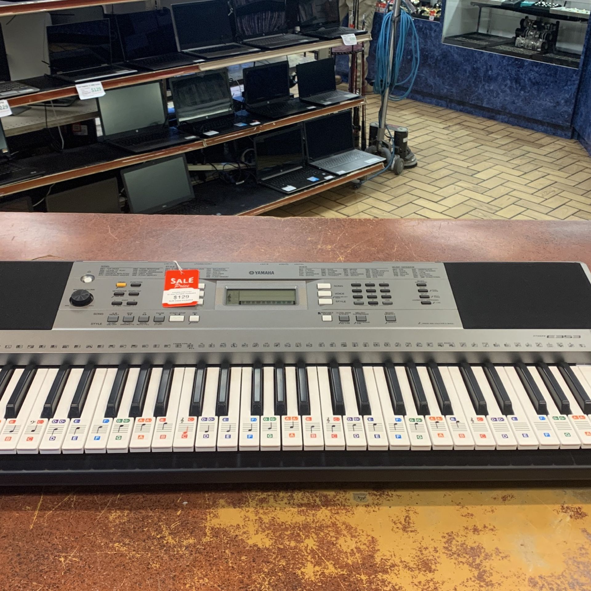 Yamaha PSR-e353 61-key Portable Keyboard / With A Soft Case